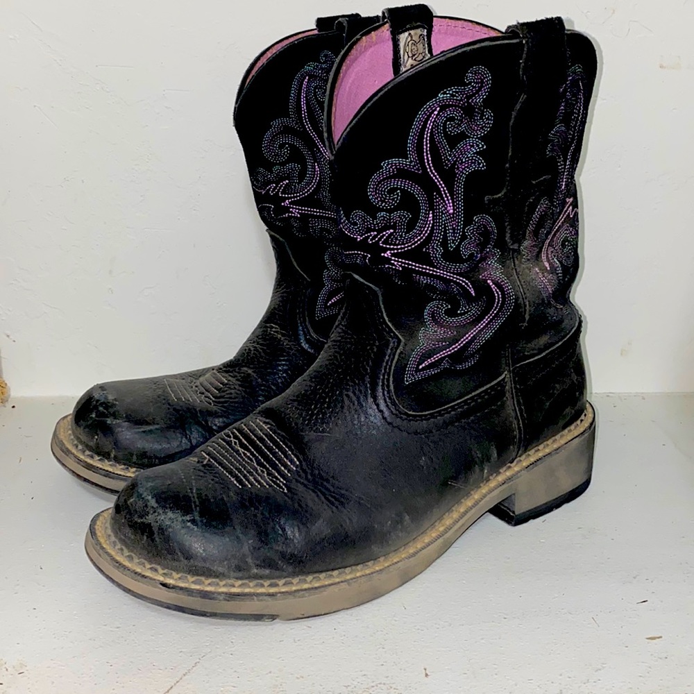 Women’s ariat fat baby’s size is 9B